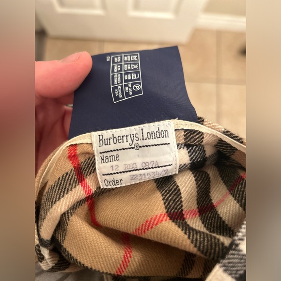 SOLD Beautiful Vintage Pleated Wool Burberrys Novacheck Buckled Skirt - Picture 5 of 13